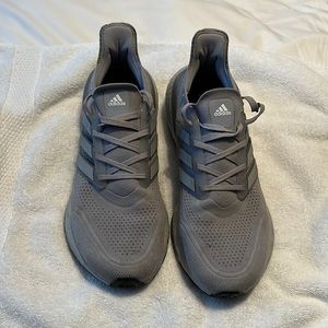 Adidas Ultraboost 22- Size 10- Good Condition